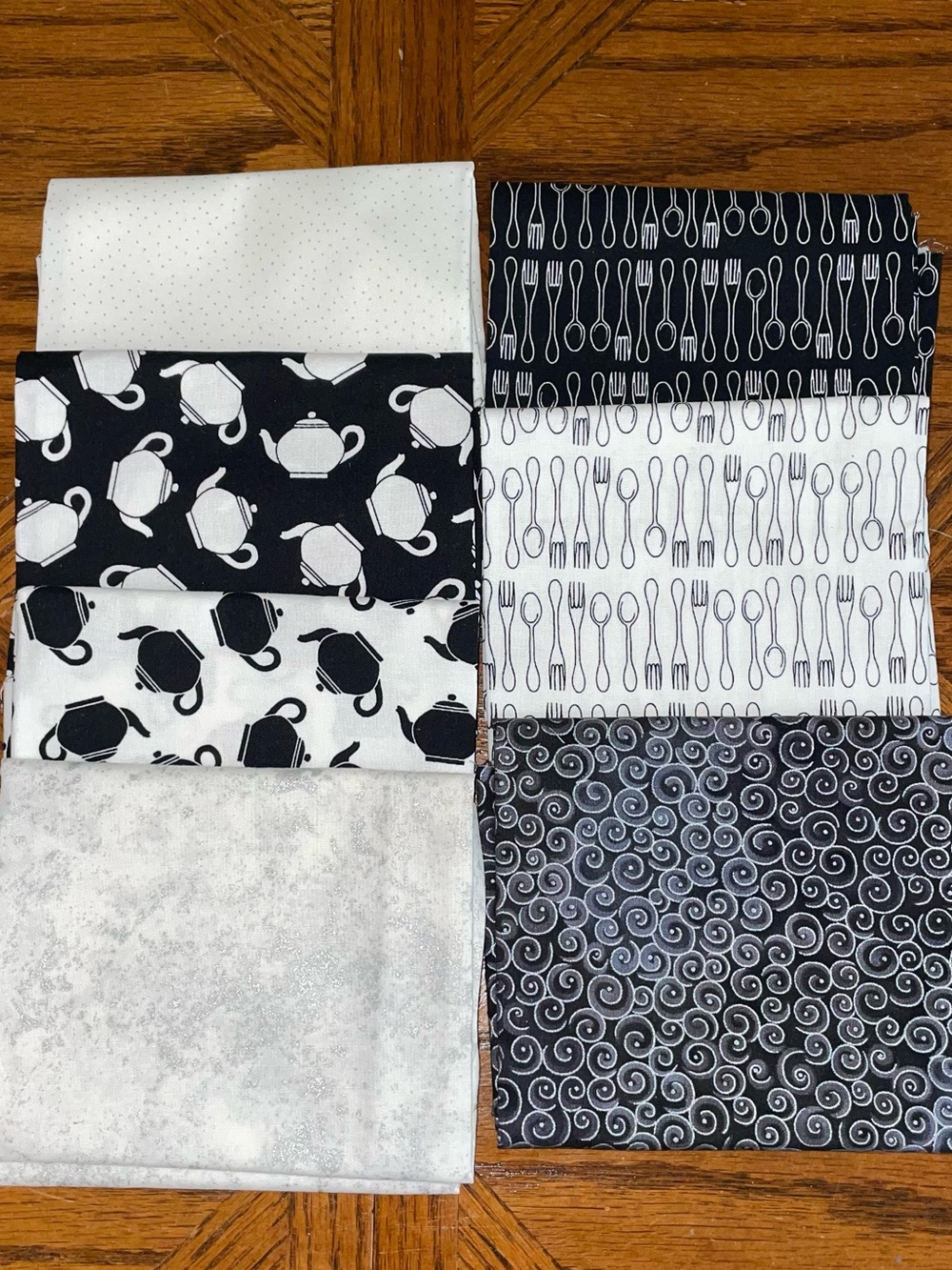 7 CottonFat Quarters Fabric Bundle Forks & Spoons/Teapots B & W Quilting Crafts